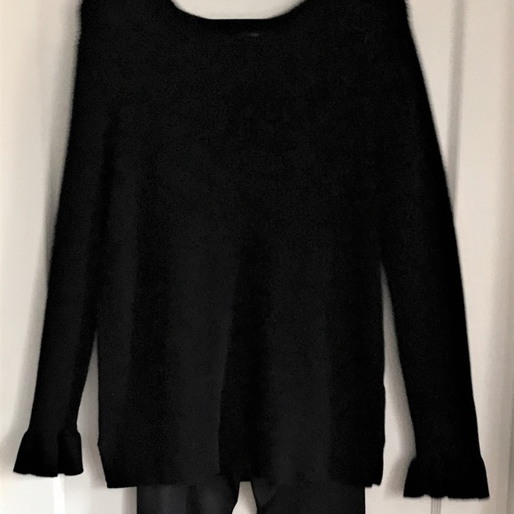 GNW Black Sweater W/Ruffles at Wrist- Size XL - Picture 2 of 7